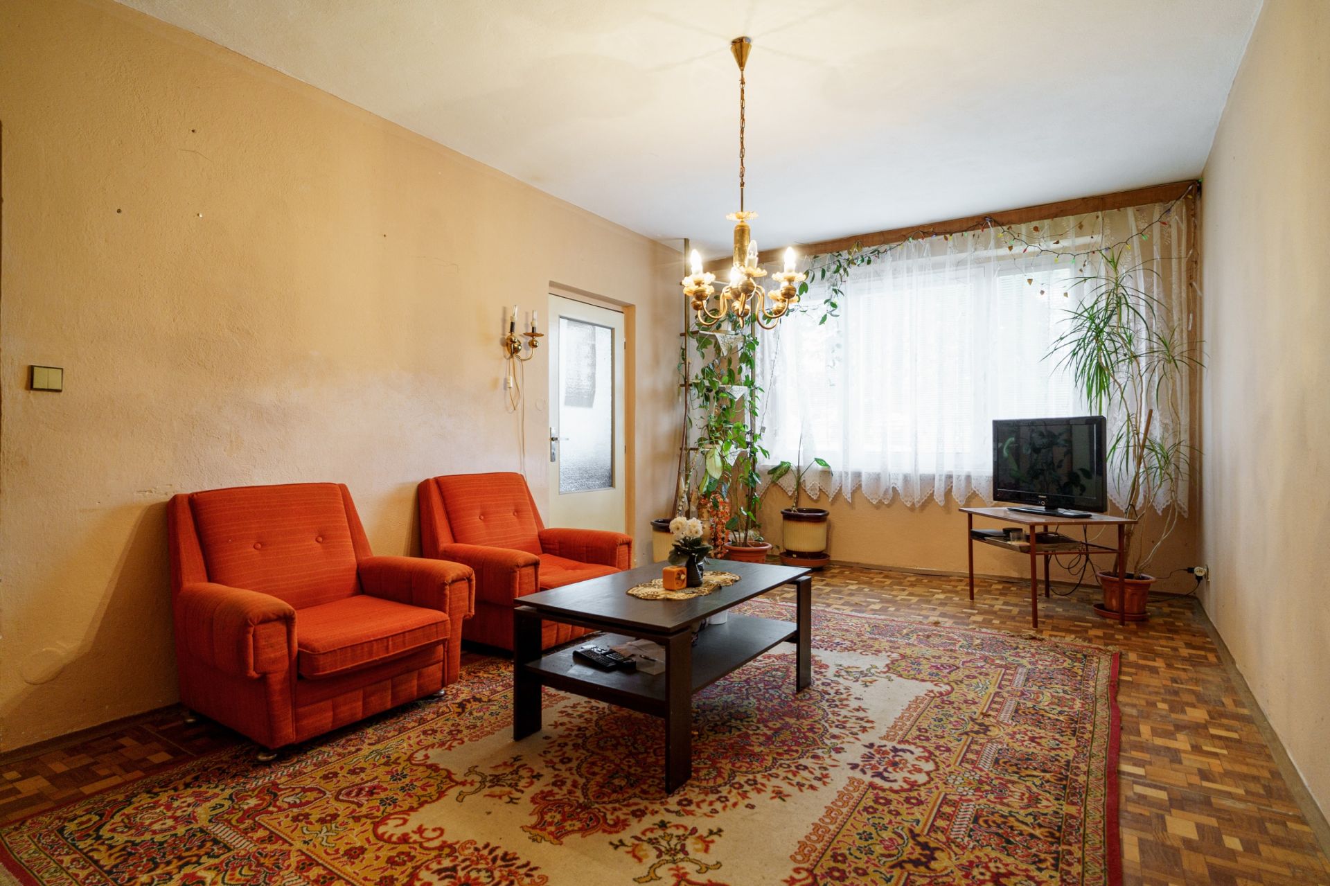 Ponúkame na predaj 3 izbový byt v obci Žibritov, okres Krupina.